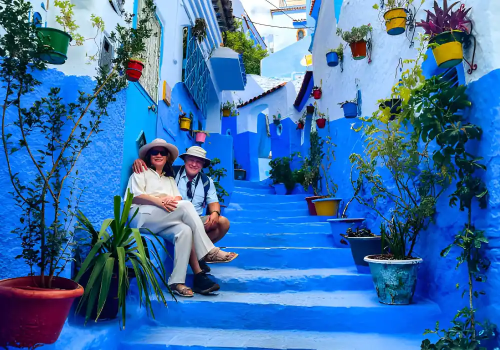 Chefchaouen, die blaue Stadt in Marokko – beliebtes Reiseziel mit blauen Gassen im Rif-Gebirge“